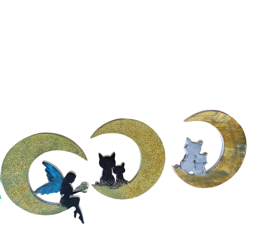 Decorazione murale luna con diversi soggetti dipinta a mano