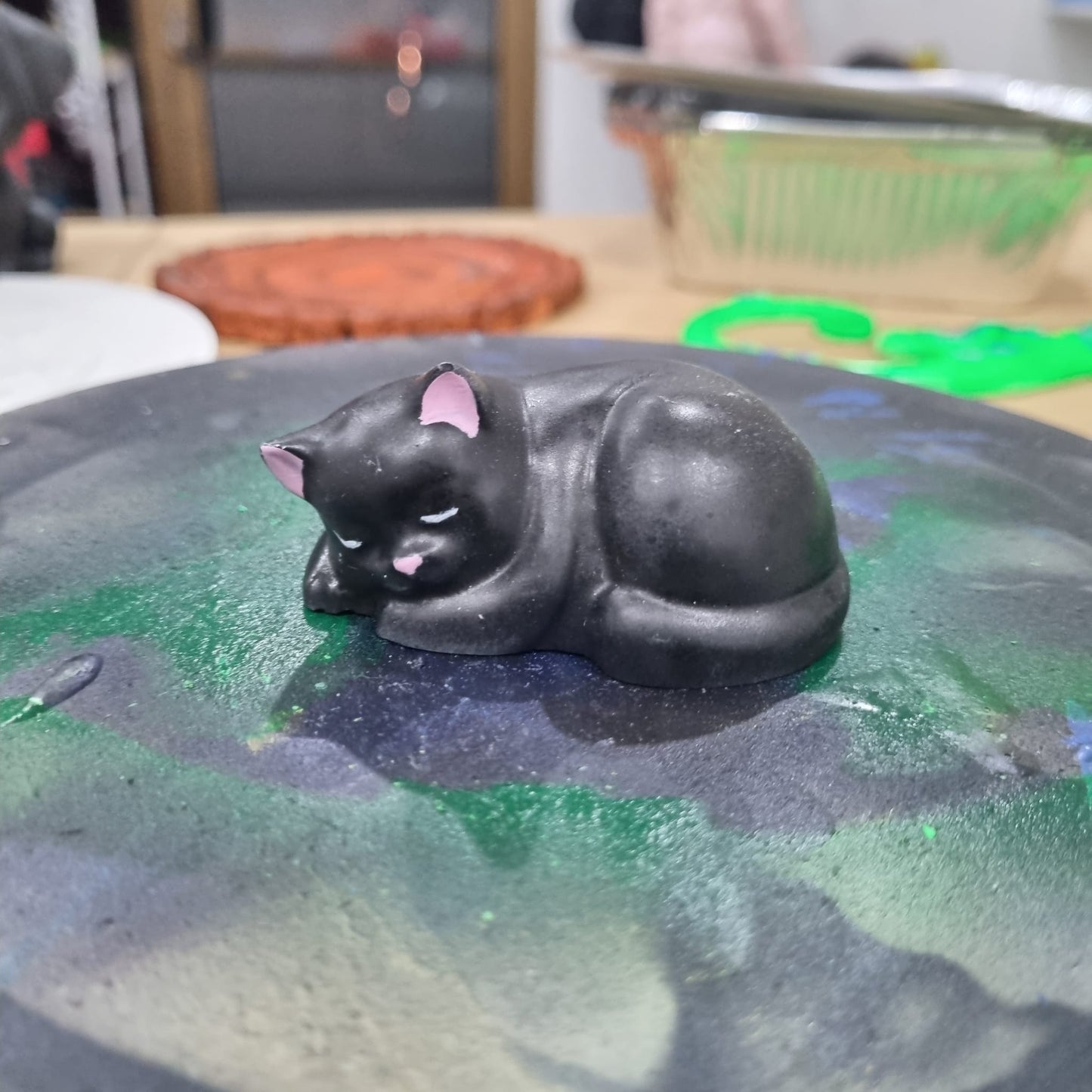 Statuina gatto nanna dipinta a mano