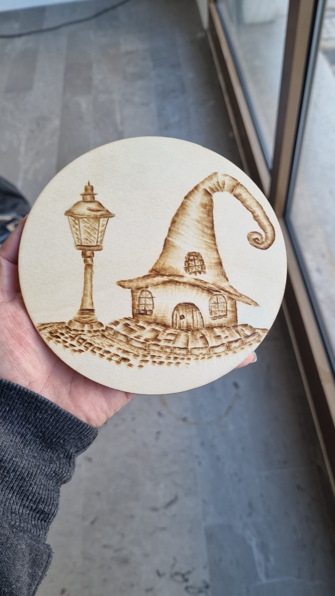 Sezione legno compensato cerchio pirografata a mano o a laser