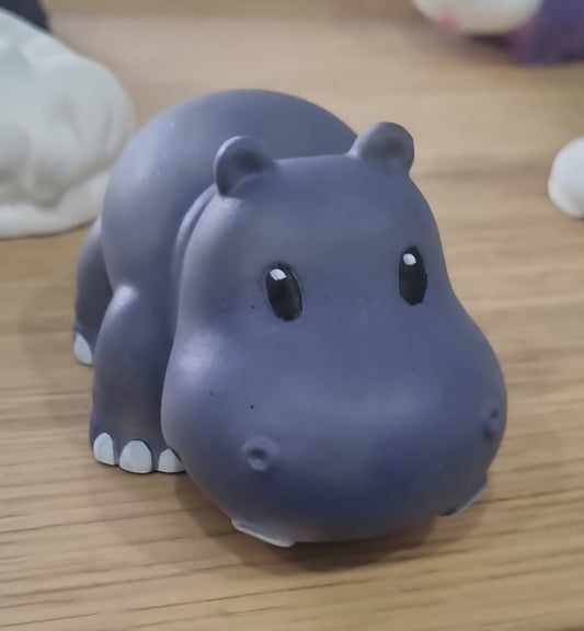 Statuina ippopotamo dipinta a mano