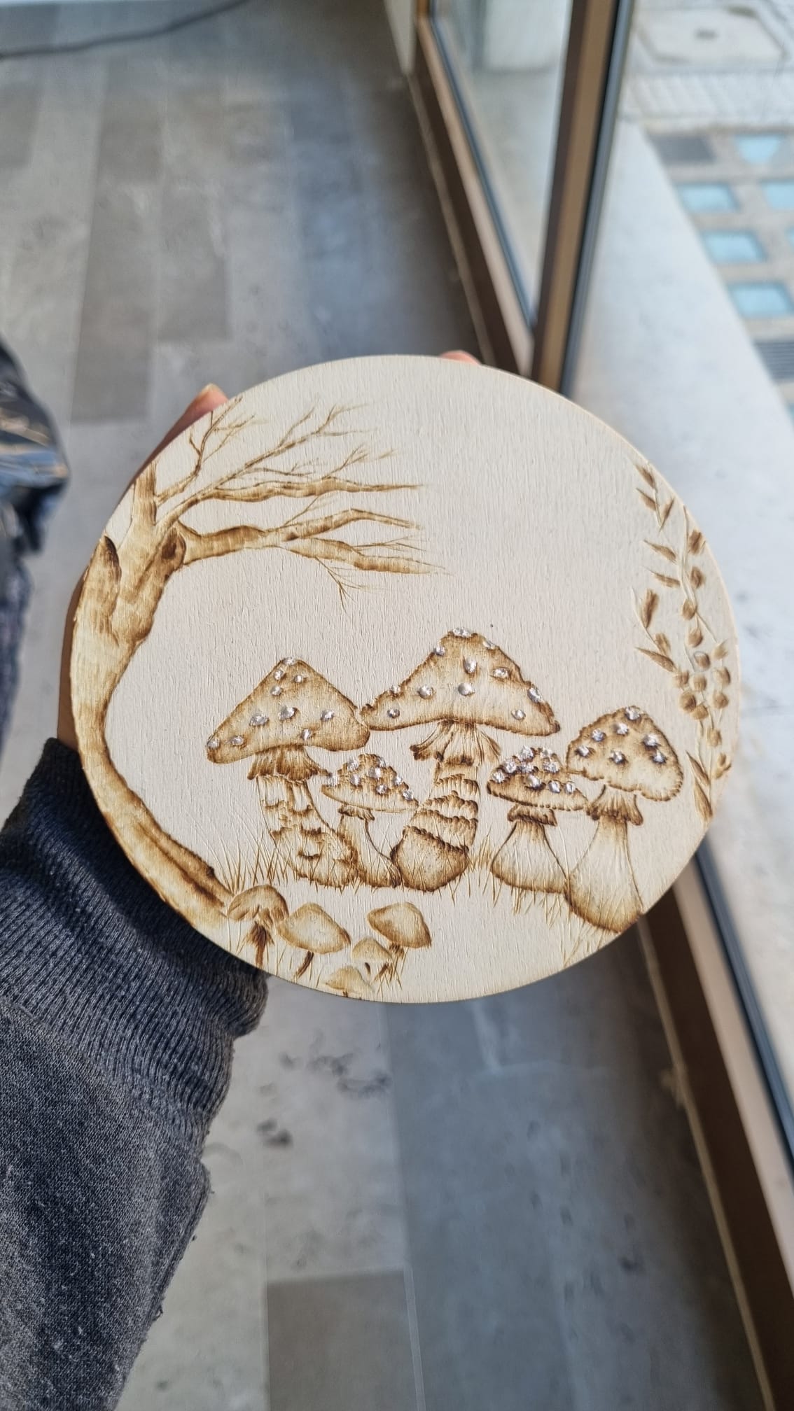 Sezione legno compensato cerchio pirografata a mano o a laser
