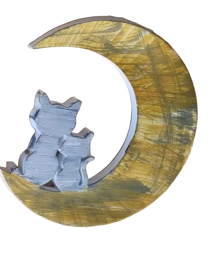 Decorazione murale luna con diversi soggetti dipinta a mano