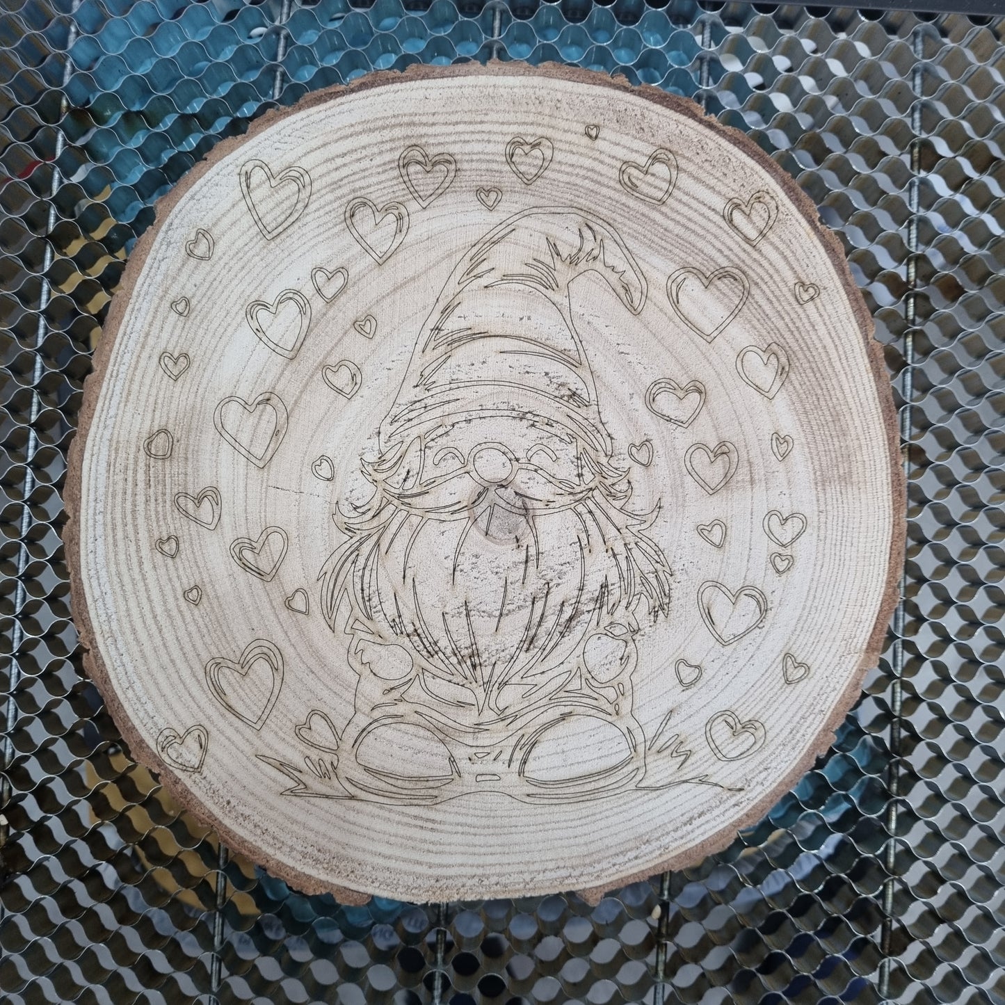 Sezione legno naturale pirografata a mano o a laser